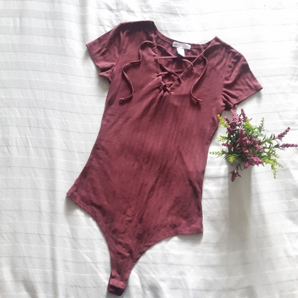 🌺3 FOR $30🌺Burgundy one piece top - Picture 1 of 3